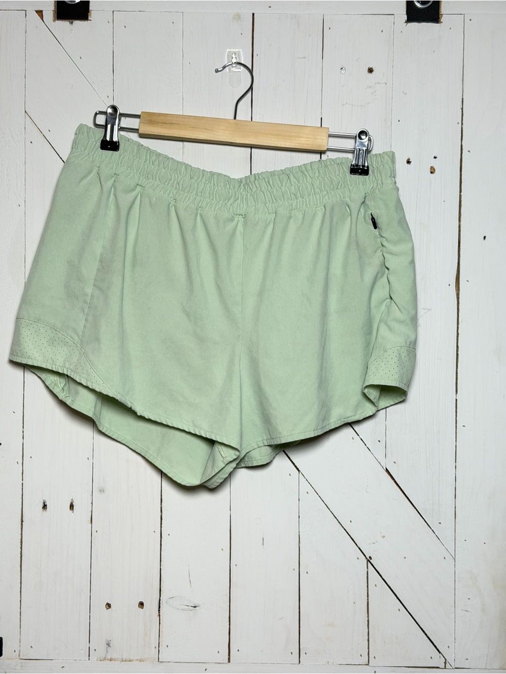 CALIA Sage Mint Green Athletic Running Shorts Size Large Zipper Pocket